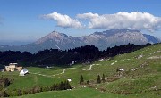 35 Vista sui Piani di Artavaggio e verso le Grigne ricoperte da belle nuvole